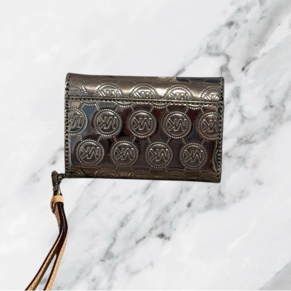 Michael Kors Vintsge Y2K Metallic Silver Wristlet and Phone Case Wallet - Picture 3 of 15